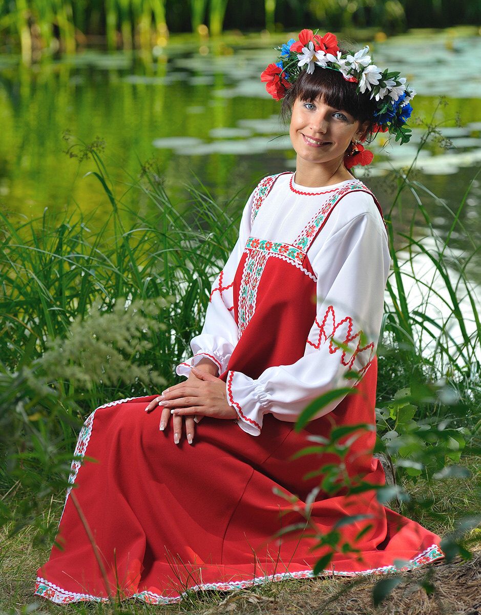 Beautiful girl Girls in Slavic costumes in Damascus