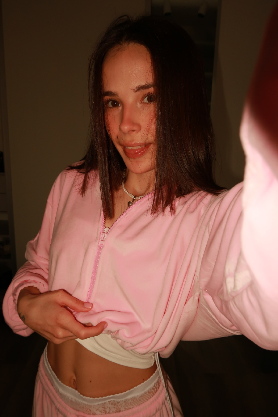 Tina brings the glow — live moments in Damascus